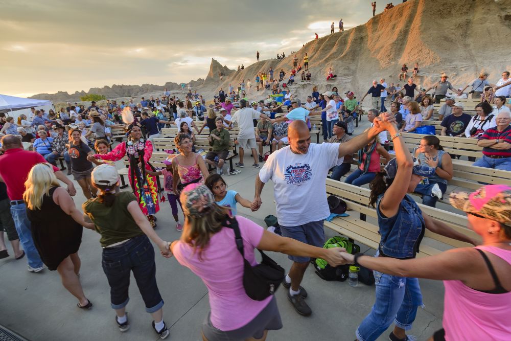 Wall South Dakota | South Dakota Attractions | Wall Badlands Area ...